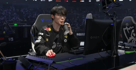 这可怎么好？TES连丢两局后，LPL知名解说管泽元情绪失控发出疑问