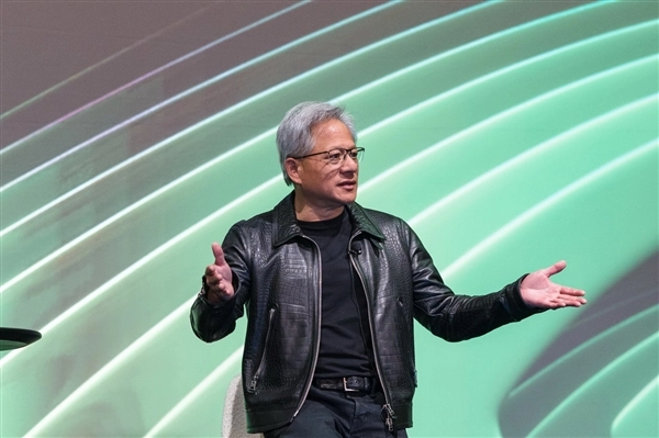 英伟达在华市场份额骤降至零！黄仁勋表态：希望能向中国出售Blackwell芯片
