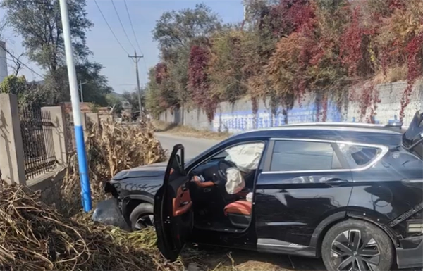 惊险时刻！车辆从15米陡坡翻滚坠落，人车竟毫发无损，车主果断再次选择捷途山海L7PLUS