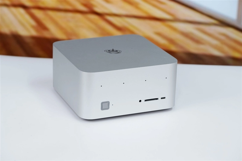 零刻GTR9Pro迷你AI工作站：生产力性能比i9