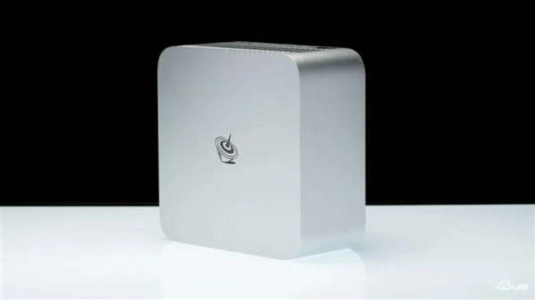 巴掌大小的迷你主机标价12999元，零刻这定价是不是有点膨胀了？