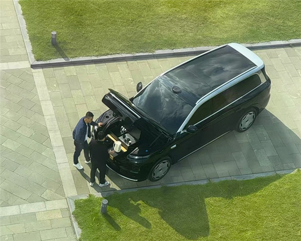 零跑D19前备舱功能曝光：配备220V电源与排水通道，可放置电磁炉烹饪