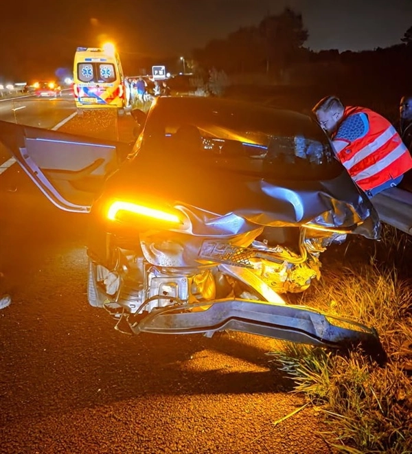 特斯拉Model3遭时速250公里奔驰AMG撞击致报废：车主安然无恙再次购入同款新车