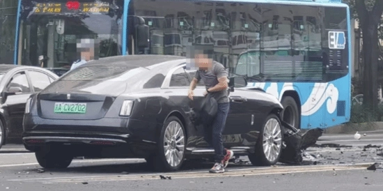 小鹏员工就陈震复刻闪灵事故表态：这恰恰体现出中国车企在安全领域的领先水平