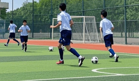 官方明确：中小学生每日体育课时长不得少于2小时，助力体质强健