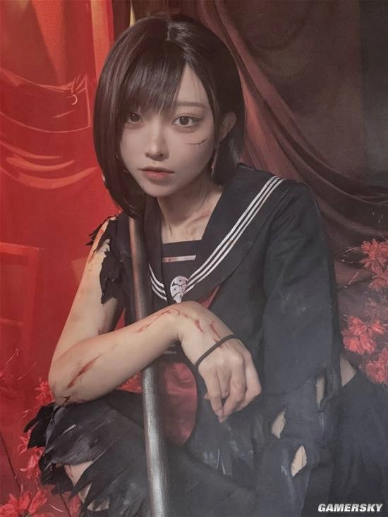 狐面下藏着惹火身材？市桥cos"JK战神"深水雏子