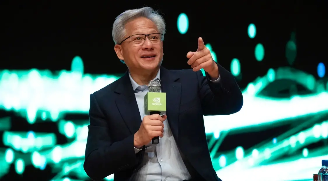 黄仁勋在第三财季电话会议发声：驳斥AI泡沫说法，对无法在华销售AI芯片表示失望