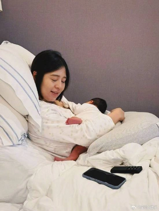 《仙剑》中“阿奴”的扮演者刘品言喜得爱女，她笑言：“你是奔着漂亮才来的吧！”