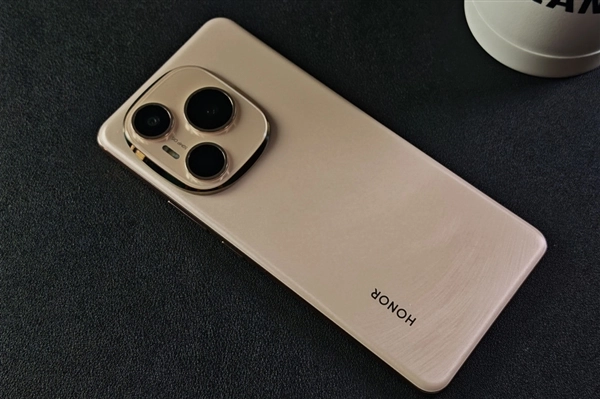 荣耀动作迅猛！3款配备10000mAh大电池的手机即将发布：充电宝或面临淘汰