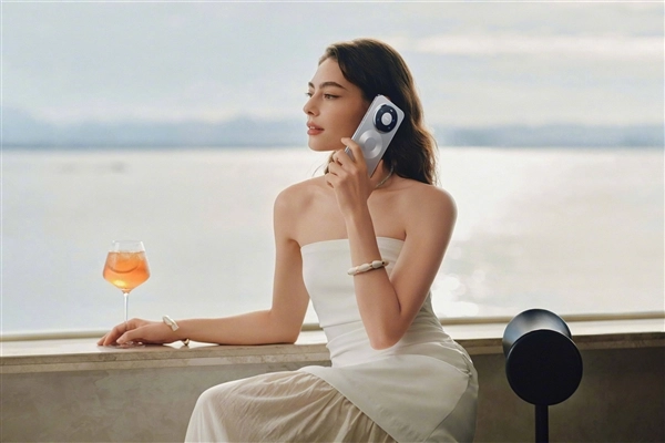 华为Mate80ProMax的屏幕亮度突破8000尼特，创下史上最高亮度纪录