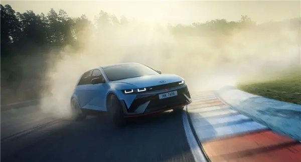 保时捷高管对现代IONIQ5N赞不绝口：令人大开眼界，这便是汽车的未来