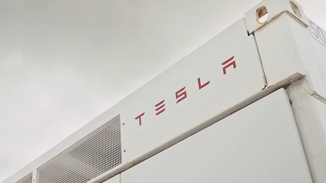 特斯拉“绿洲项目”打造全球最大充电站：配备168根超充桩