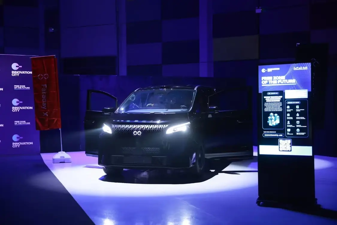 足球巨星安德烈斯・伊涅斯塔将成为法拉第未来FXSuperOne的首位车主，该车型明日全球首次交付