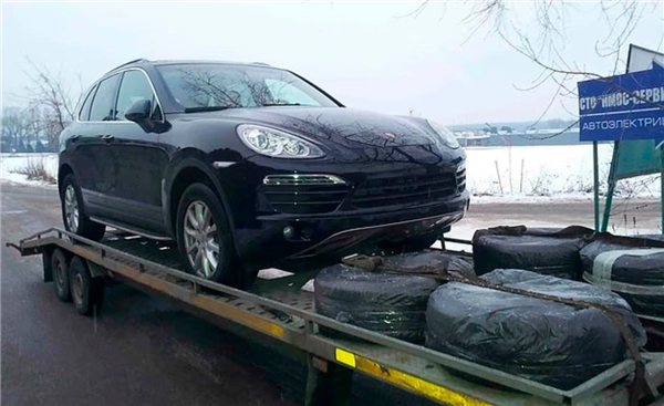 俄罗斯境内数百辆保时捷汽车突发锁死趴窝故障，疑似遭受卫星蓄意干扰导致瘫痪