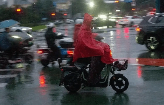 限速25km/h且价格上涨千元！新国标电动自行车究竟是保护安全还是增添困扰？