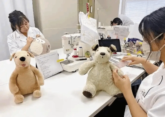 日本玩偶医院走红：排队需等3个月，数千元手术费仅修复一只玩偶