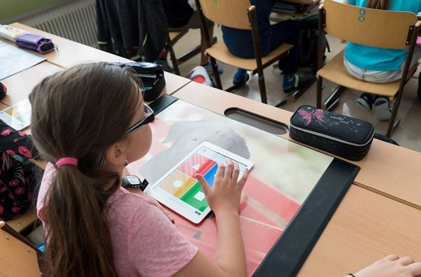 AI带来的冲击已逐渐显现，国内多所高校已停止招收甚至撤销英语本科专业