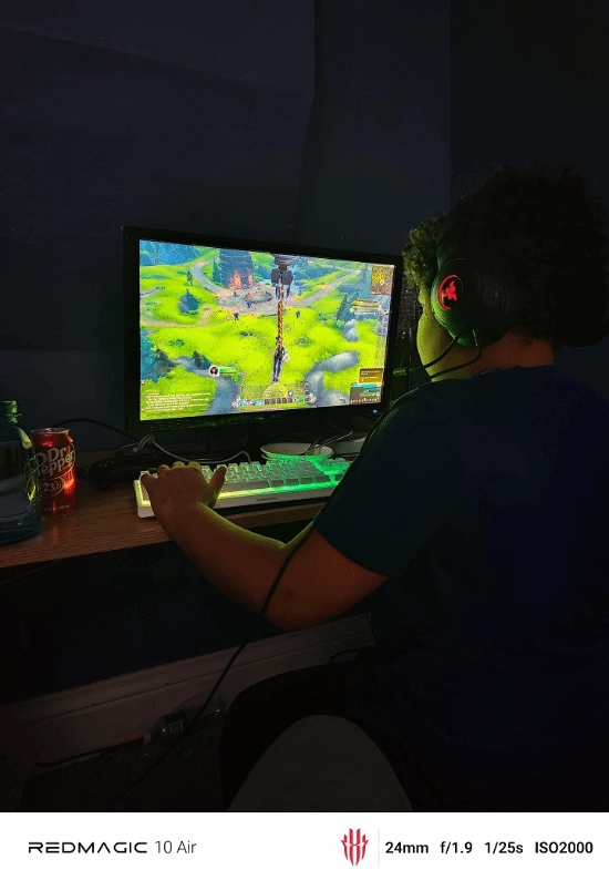 玩家带9岁儿子玩《魔兽世界》，网友愤怒指责：你这是在害他