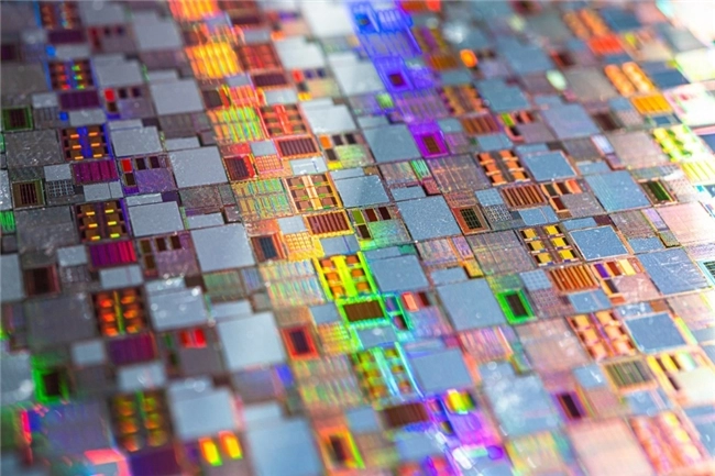 打破供电限制，英特尔代工达成功率传输的跨代际突破