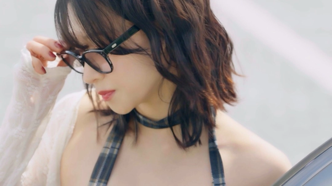 《嘘，美女拍摄中》这款真人互动影游现已发售，首发价格为60元