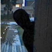 别给陌生人开门 