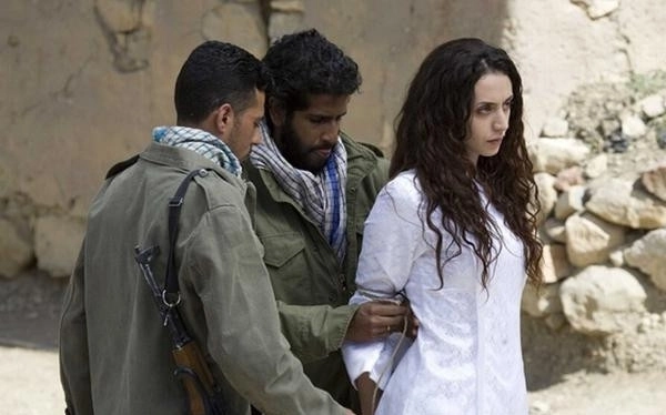 公主为爱私奔触犯律法遭石刑惩处王妃婚内出轨为避追责寻求庇护