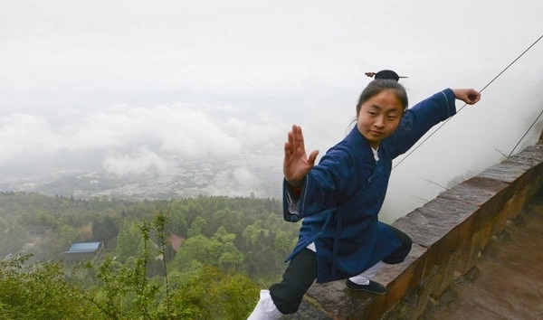 90后闯荡江湖：女大学生毕业入道成道教全真派道长