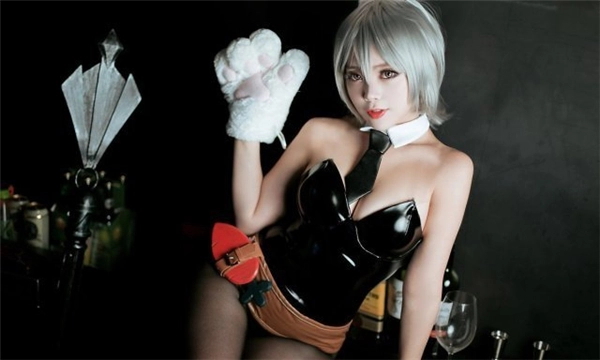 韩国小姐姐COS《英雄联盟》兔女郎瑞雯黑丝长腿让人移不开眼