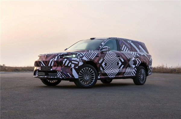 车长突破5.3米的全尺寸旗舰SUV谍照来袭：长城魏牌打造 转弯表现超灵活