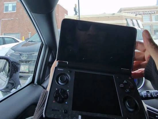 双屏掌机玩3A游戏毫无压力？外国玩家的操作让全球玩家都馋坏了