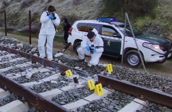 西班牙高铁事故调查报告发布：列车脱轨前铁轨已出现断裂情况