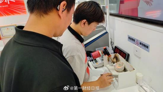 黄金与内存条跻身年度抗跌硬通货行列！入手即稳赚