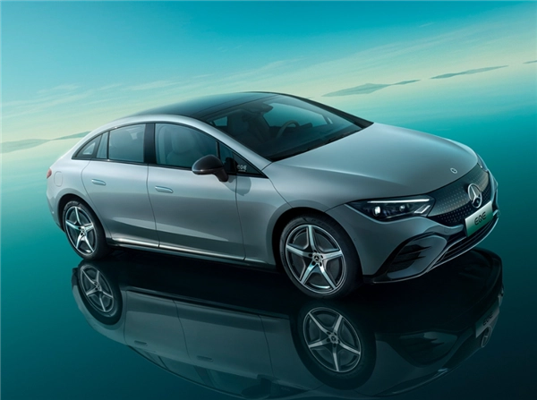 博主去给奔驰EQE做保养，结果被告知要收三千多块，这价格都快赶上燃油车了！