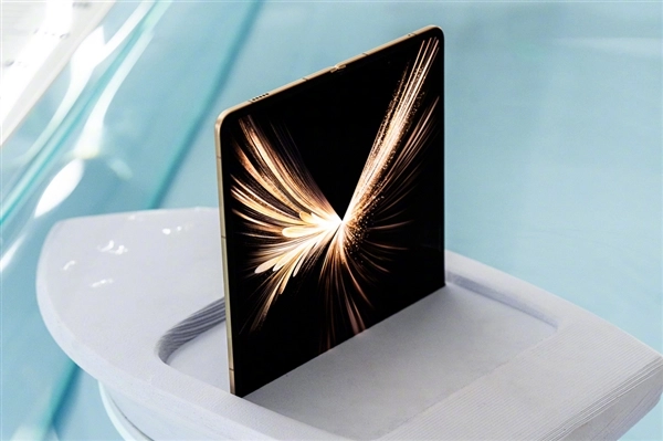 荣耀Magic V6搭载7000mAh超大电池：刷新折叠屏旗舰电池容量纪录