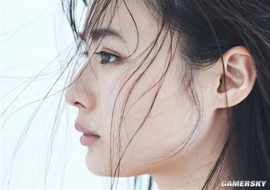 Ｈ杯写真女星丰岛心樱晒出肺部X光片并表示：这真的是纯天然的哦！