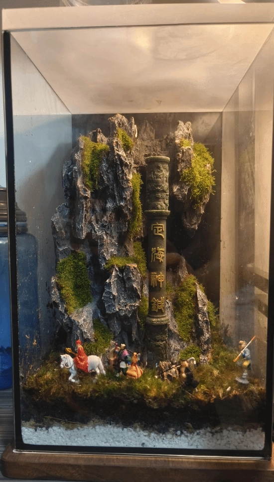 《黑神话》忠实粉丝打造西游主题生态瓶，师徒四人形象栩栩如生