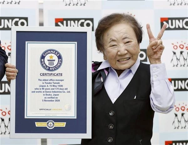 日本有位女性在同一家公司任职近七十年，每日工作时长达到十二小时