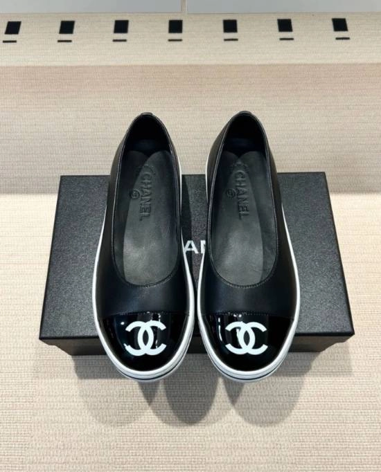 香奈儿新款芭蕾鞋因设计被批“阴间”网友调侃：这鞋得躺着穿才对味