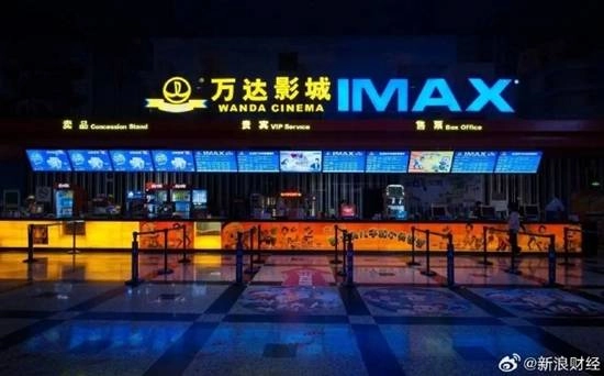 万达电影前一年亏损9.4亿元，去年则盈利5.5亿元，实现了巨额扭亏为盈