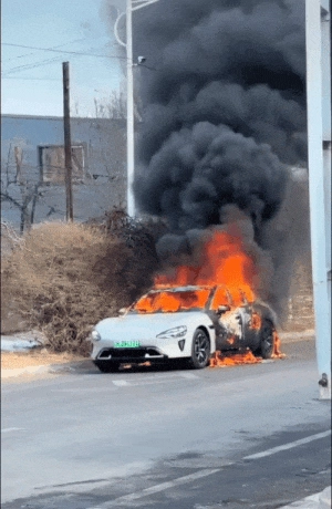 小米汽车起火伴随"烟花"现象：官方公布两大核心要点真相已明确