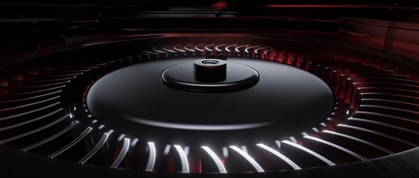 同样配备内置风扇，直吹SoC的设计与主动散热风道之间存在哪些差异