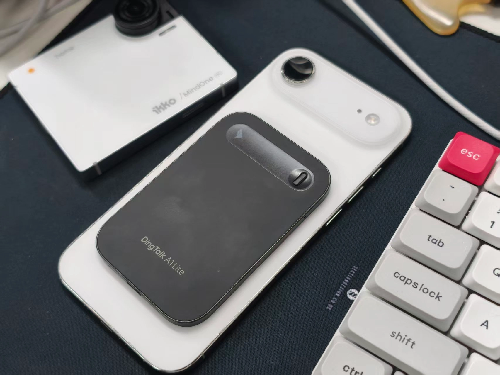 超薄磁吸设计、自动转写功能加上AI智能整理，钉钉A1录音卡堪称我采访时的万能助手