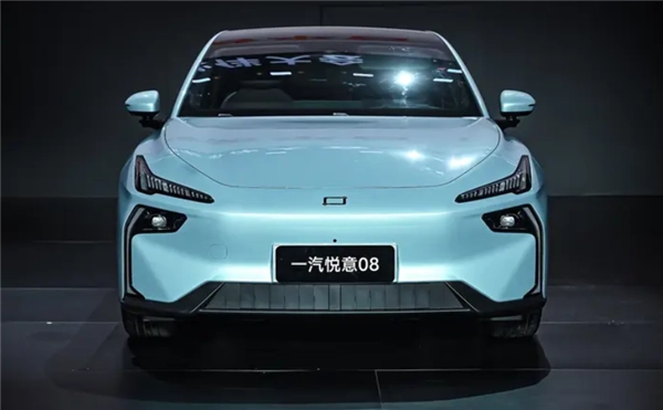 FAW尾标正式装配！一汽悦意08量产车型首次公开亮相：搭载星河瀑布动态灯组