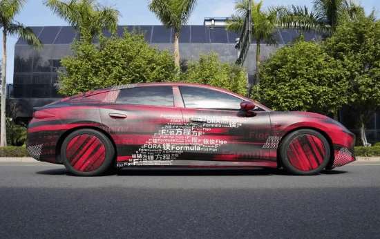 方程豹镁7的实车预告图已正式发布，官方表示“2026年比亚迪将推出旗下最美轿车”