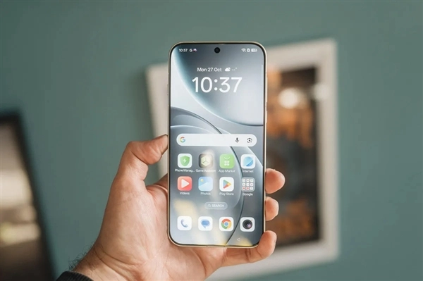 OPPO Find X9 Ultra工程机意外流出，10倍光变加持，堪称机圈望远镜