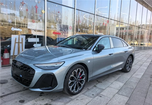 豪华轿车中的中国王者！全新奥迪A6L实车到店：车长超过5米