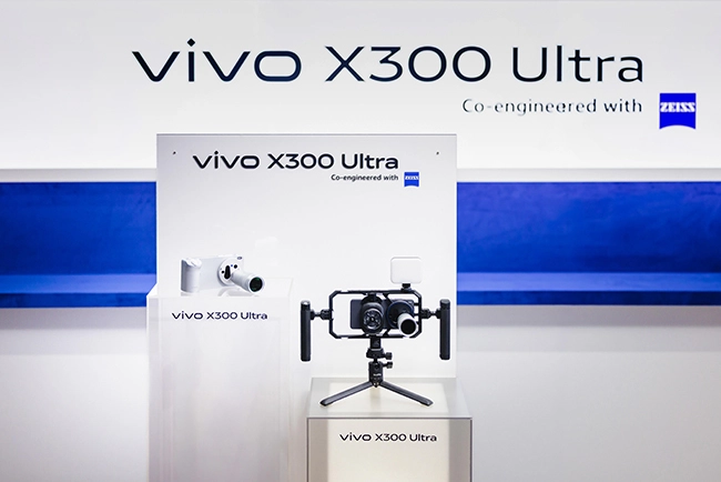 全球首秀登场！vivo X300 Ultra 配备 400mm 增距镜亮相 MWC 2026