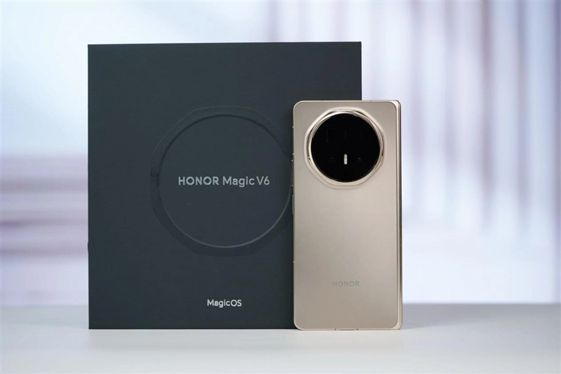 展开厚度仅4.2mm+性能拉满！荣耀Magic V6全方位测评：这才是真正无短板的折叠屏旗舰