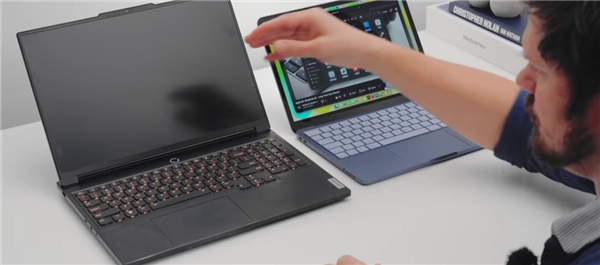 8GB内存不够用？苹果用实力给出答案！实测MacBookNeo同时开启60个应用仍流畅运行，Windows直接关机