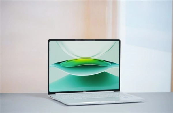 荣耀X14 Plus/X16 Plus将于4月23日正式亮相！该系列产品全球首次通过SGS六年耐用认证，可靠性方面优势显著